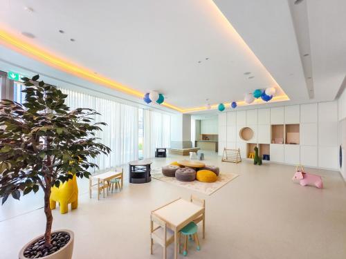 Newly furnished 1BR - Grande Signature Residence, Dubaj (fotografie 5)