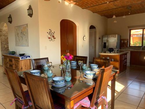 Villa Tikal- Charming 2 bedroom villa wpool in Ajijic, Mexico