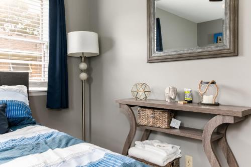 Golden Shamrock 3BR Home 3min to ND Golden Shamrock 3BR Home 3min to ND