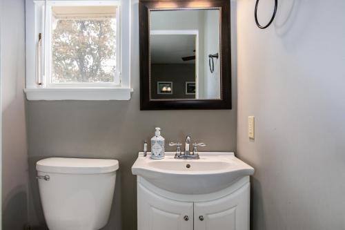 Golden Shamrock 3BR Home 3min to ND Golden Shamrock 3BR Home 3min to ND