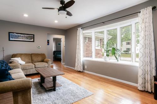 Golden Shamrock 3BR Home 3min to ND Golden Shamrock 3BR Home 3min to ND