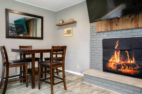 Golden Shamrock 3BR Home 3min to ND Golden Shamrock 3BR Home 3min to ND