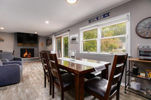 Golden Shamrock 3BR Home 3min to ND Golden Shamrock 3BR Home 3min to ND