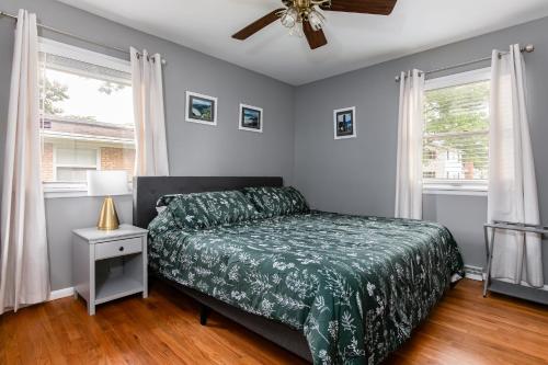 Golden Shamrock 3BR Home 3min to ND Golden Shamrock 3BR Home 3min to ND