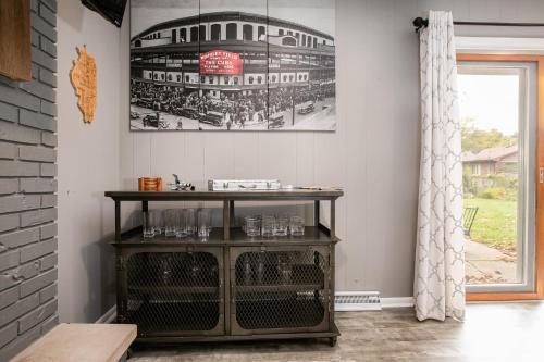 Golden Shamrock 3BR Home 3min to ND Golden Shamrock 3BR Home 3min to ND