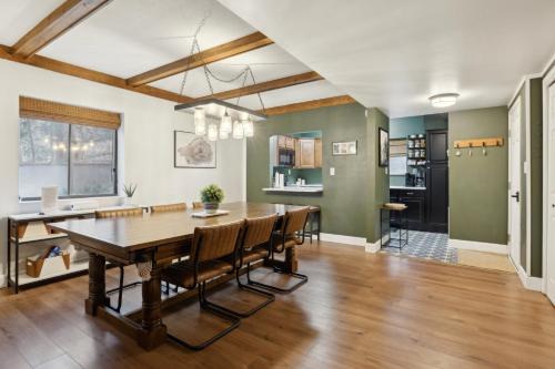 Fully Renovated 3-Bedroom Home, Walk to Ober Mountain & Just Minutes from Gatlinburg in Gatlinburg, USA