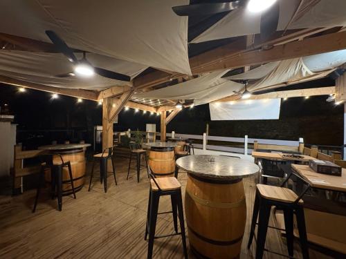 Balcony/terrace, La Cheminee - Chambres d'hotes avec bar-restaurant in Montory