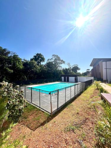 สระว่ายน้ำ, Studio avec jardin & piscine - vue forêt (Studio avec jardin & piscine - vue foret) in เรอมีร์-มงโฌลี