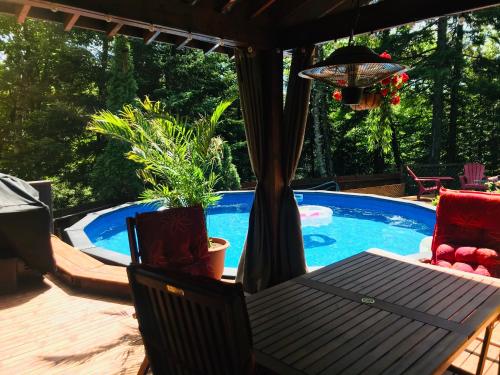 PETIT COIN DE PARADIS in Saint Anne Des Lacs (QC)