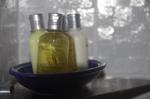 المرافق, Hotel Des Amandiers in كاين