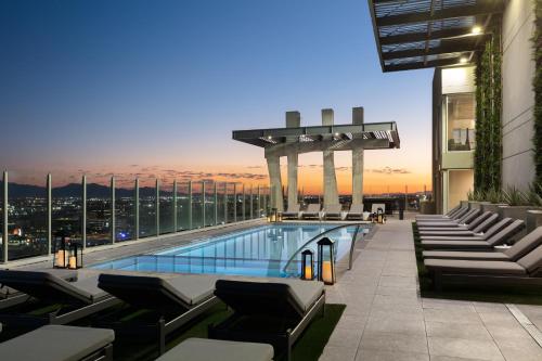 Ave Phoenix Sky – Phoenix, AZ