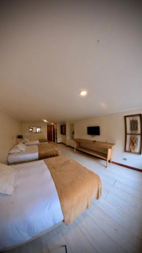 3 twin beds