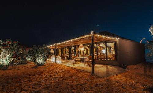 Ресторан, Tassili Luxury Desert Camp in Мерзуга