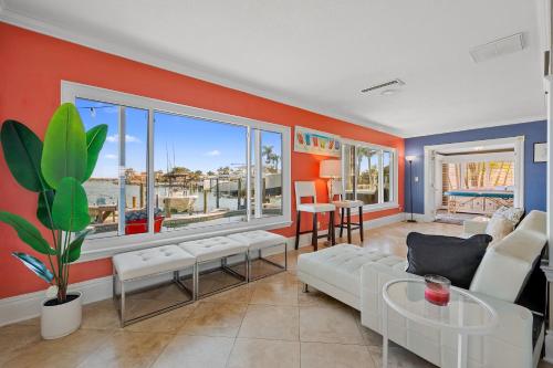 4bd 2ba Waterfront House with Pool, Hot Tub & Boat! in เรดดิงตัน ชอร์ส (FL)