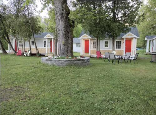 . Saratoga Cabins
