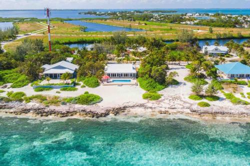 Thatch Hill - Renovated Beach House with Pool, Short Walk to the Rum Point Club, Driftwood Village (photo 3)