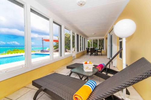 Thatch Hill - Renovated Beach House with Pool, Short Walk to the Rum Point Club, Driftwood Village (photo 7)
