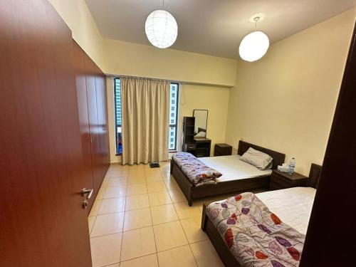 SPACIOUS Bedroom JBR WALK near TRAM & BEACH, Дубай (фото 9)