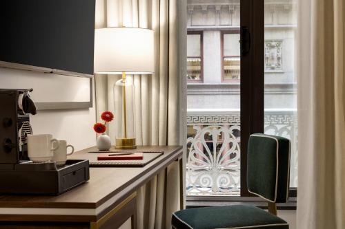 room detail thumbnail 1