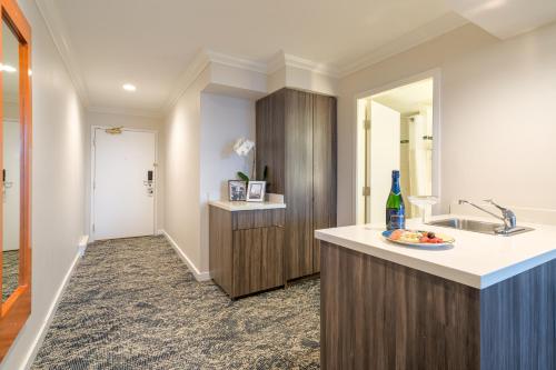 이그제큐티브 스위트 호텔 & 컨퍼런스 센터, 버나비 (Executive Suites Hotel & Conference Center, Burnaby) in 버너비 (BC)