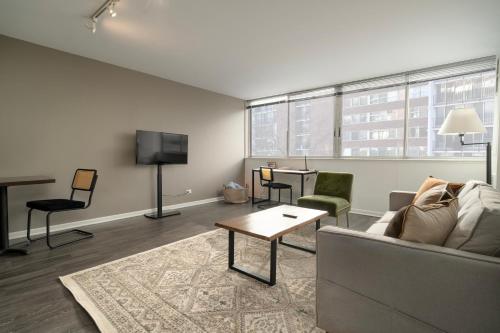 Flexhome Medical District 1BR with Pool and Gym CHI30 in Chicago, USA