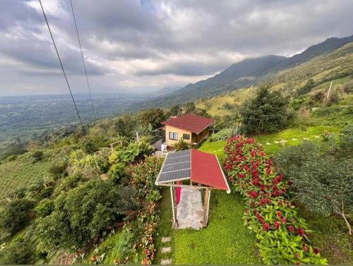 CABAÑA GLAMPING HOUSE (CABANA GLAMPING HOUSE) in Calarca