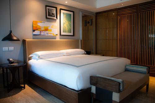 1 King Bed Pool View, Beach House