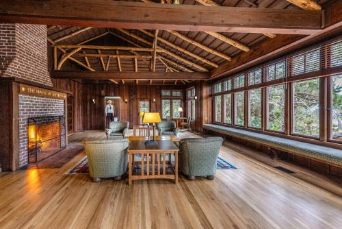 Instalaciones, Asilomar Conference Grounds in Oceanfront