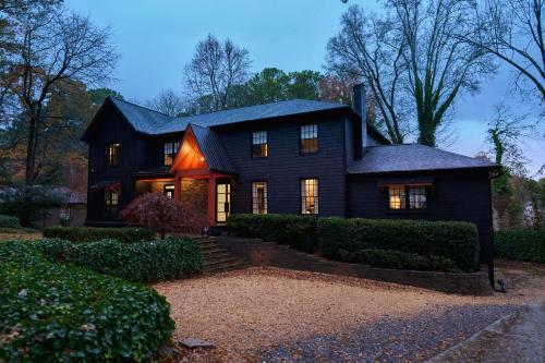 The Black House At Victoria Mill Buckhead