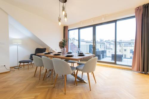 Two-Bedroom Deluxe Apartment with Garden View