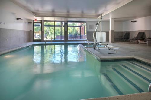 Piscină, Fairfield by Marriott Inn & Suites Williamstown in Williamstown (MA)