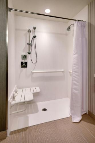 King Room image 5