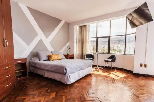 Executive Suite image 6