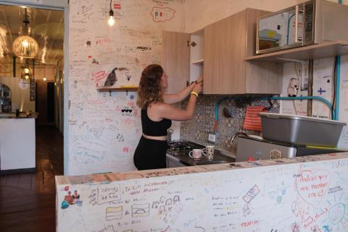 Kitchen, The Corner House Hostel in Salento