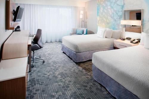 Queen Room with Two Queen Beds - Hearing Accessible