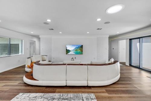 Luxury 4 bedroom villa in Newland