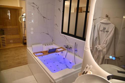 Pezsgőfürdő, Suite and spa jacuzzi sauna proche Paris in Beaumont-sur-Oise