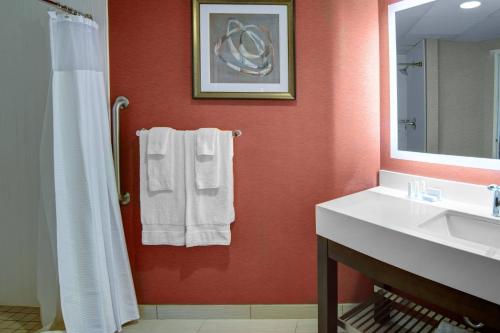 Courtyard by Marriott St. Cloud - image 8