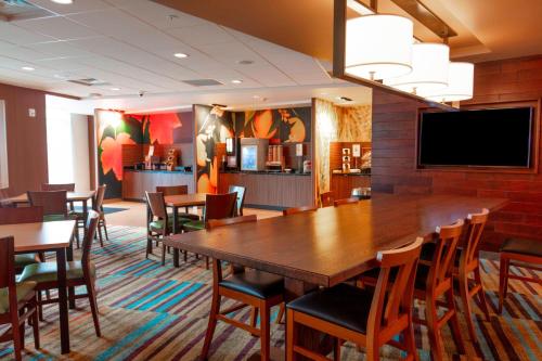 Fairfield Inn & Suites by Marriott Atlanta Woodstock - image 10