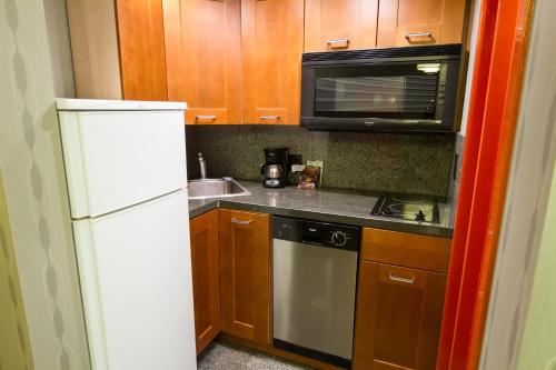 Dual Queen Suite image 4