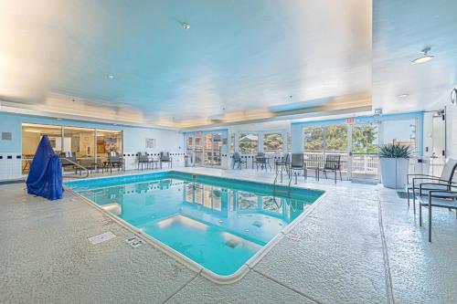 Fairfield Inn & Suites by Marriott Chicago Naperville - image 11
