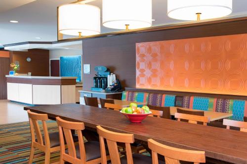 Fairfield Inn and Suites by Marriott Chicago St. Charles in Saint Charles, USA