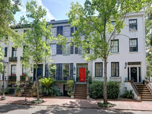 Beautiful Estate Home Facing Monterey Square - image 12