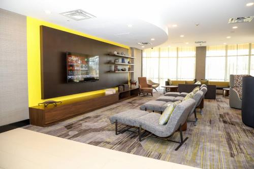 Courtyard by Marriott Toronto Brampton, Брамптон