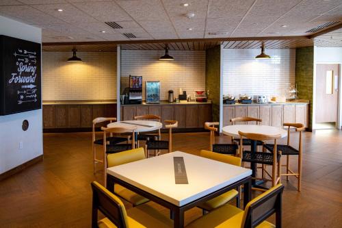 Fairfield by Marriott Inn & Suites Fond du Lac - image 9