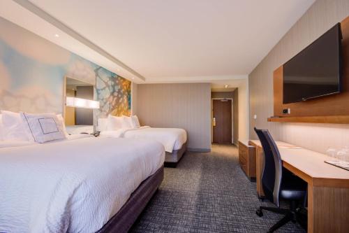 Queen Room with Two Queen Beds - Hearing Accessible