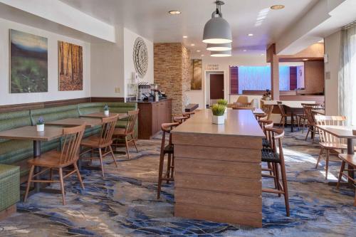 Fairfield Inn by Marriott Kalamazoo West - image 12