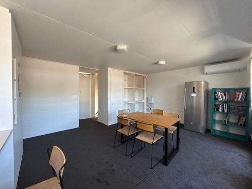 صالة مشتركة/ منطقة التلفزيون, Ozi House Group in Parkville