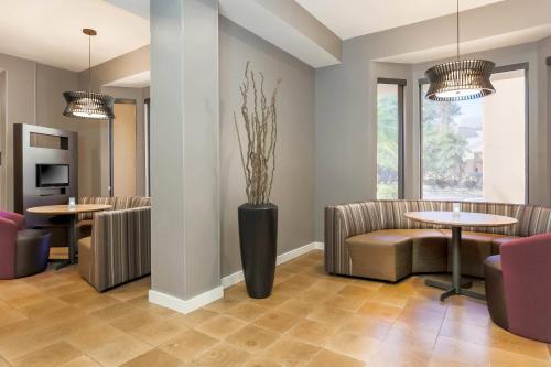 Courtyard by Marriott Tampa Brandon - image 5