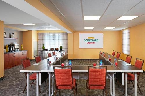 Courtyard by Marriott San Diego Mission Valley/Hotel Circle - image 7
